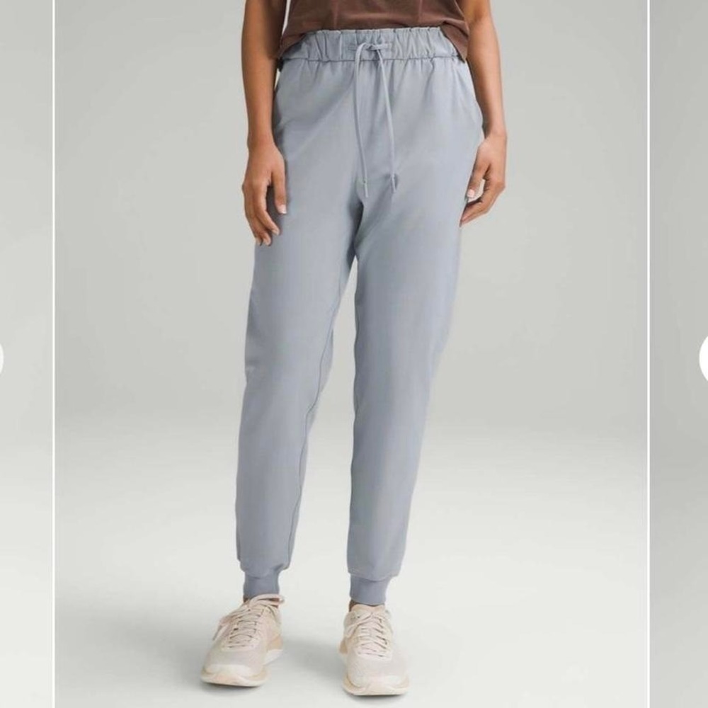 Lululemon Full Length Stretch High-Rise Jogger in Chambray (light blue/gray) sz4